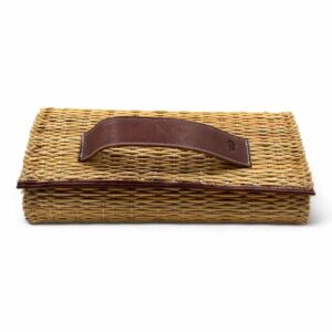 Bolso de mano trenzado para mujer de mimbre y piel.
