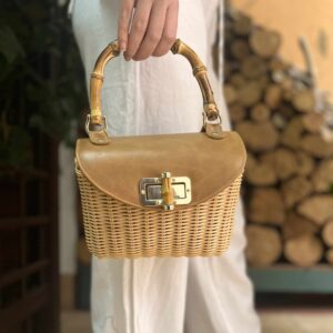 Bolso de mano / bandolera para mujer con solapa de mimbre y piel con cierre