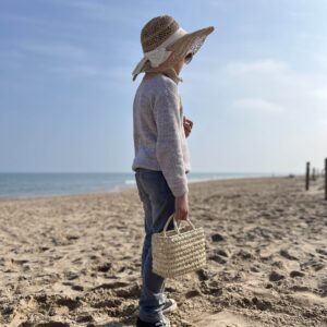 Bolso de niña pequeño con trenzado de palma