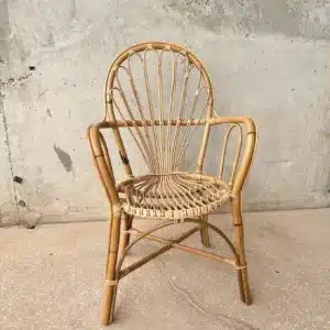 silla de mimbre y bambú de jardín o terraza.