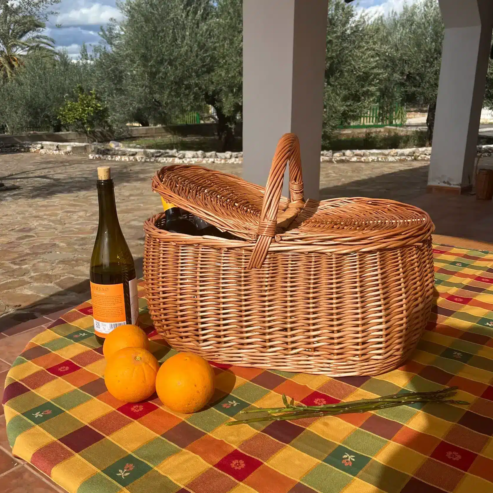 Cesta de mimbre con tapa