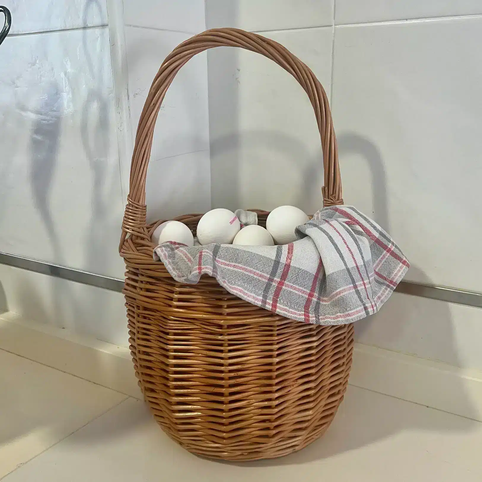 Cesta de mimbre para decorar