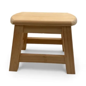 Taburete de madera bajo